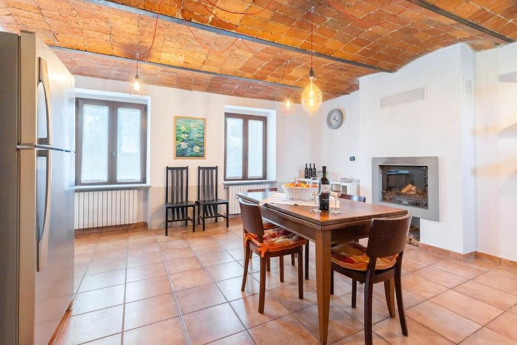 Villa Cascina Abbona - Cascina Storica A 15 Min. Da Alba Canove Esterno foto
